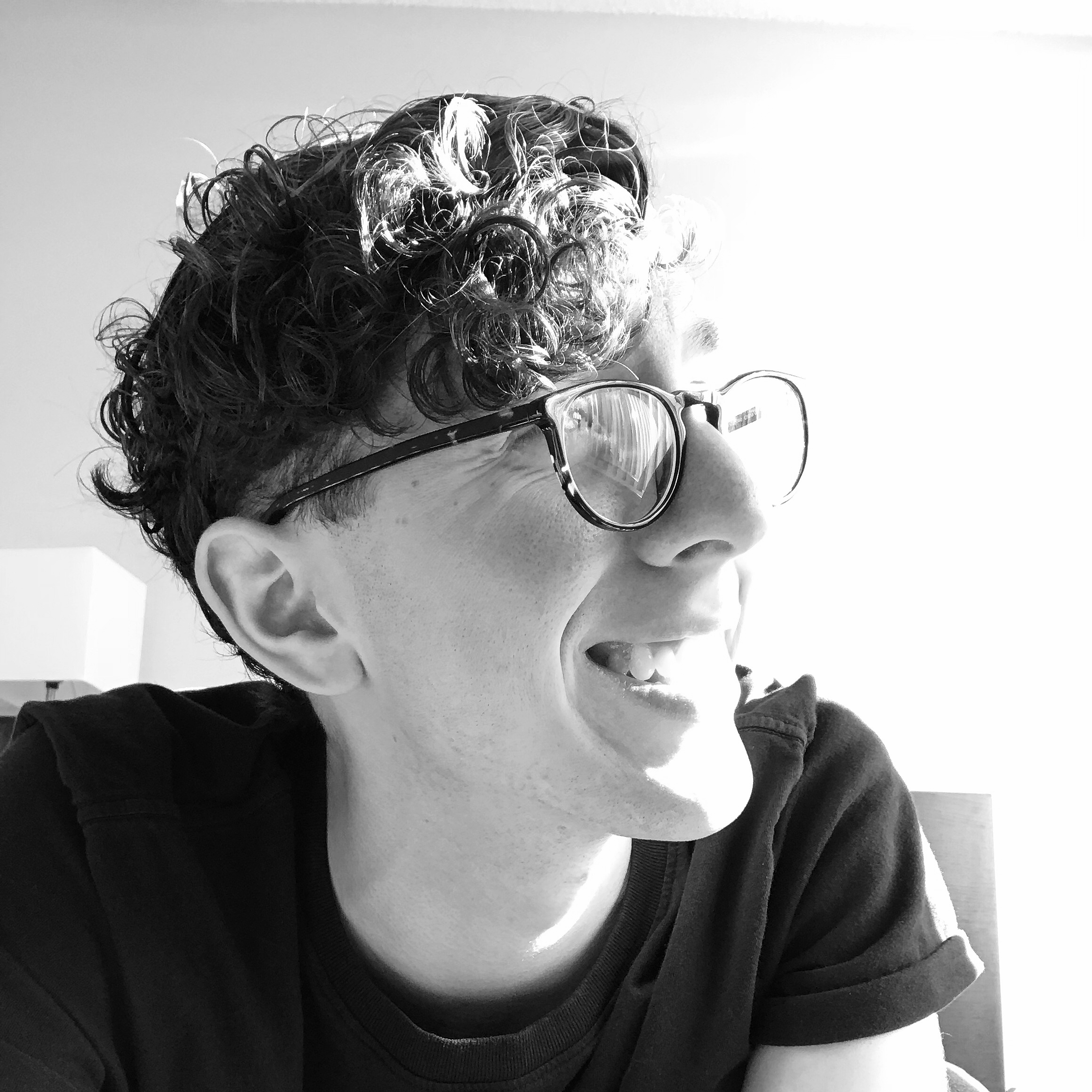 Giphy profile picture for @shrugged