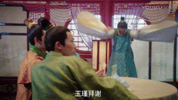 #Thinhnhatluan #Tuongquanotren GIF