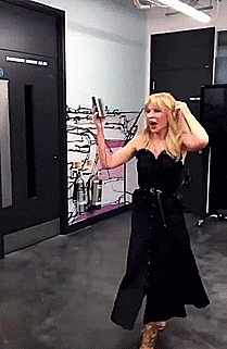 giphy.gif?cid=4d1e4f299de40e73eb09fe73c7
