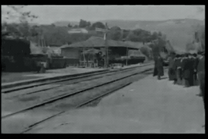 cirrus_content film train silent lumiere GIF
