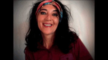 ernestinemanowarda funny kiss women eyes GIF