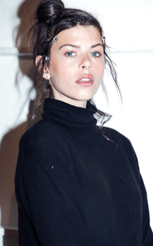 Suelyn Medeiros GIFs - Get the best GIF on GIPHY