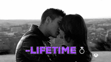 Lifetime beso GIF