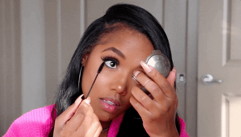 Applying Makeup Gif | Saubhaya Makeup