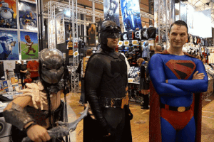 Predator Batman Cosplay Superman Making Of Comic Con 2017 De Paris Comics Kiss Bisous Deguisement GIF