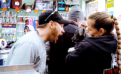 bgdjcmf3c2hhd0bnbwfpbc5jb20 tom hardy puppy GIF
