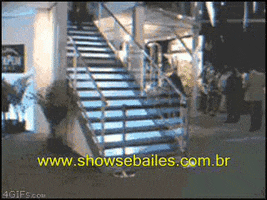 Cai E Levanta RãÂ¡Pido Para DisfarãÂ§Ar GIF