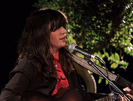 Joana Serrat Festival Hivernacle GIF