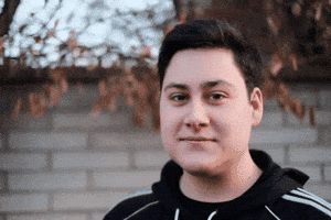 Adam Uzasne GIF