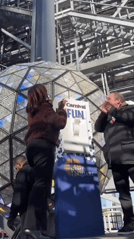 Happy New Year Nyc GIF by Storyful