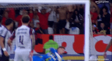 Léo Pereira GIF