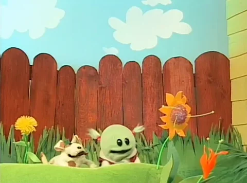 Season 1 Bee GIF by Nanalan'