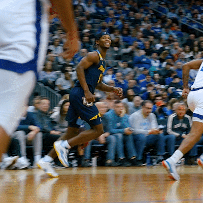 College Basketball Smiling GIF by Marquette Athletics