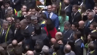 gifsanima bolsonaro jean cuspindo bolsonaro tambÃ©m Ã© flagrado cuspindo em jean wyllys GIF