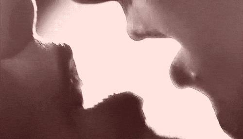 صور احضان ساخنة رومانسية متحركة GIF Kiss   - صفحة 3 Giphy.gif?cid=ecf05e47pok6ldxh7vw4xx55kd47wvsee0caz9szrecmmota&rid=giphy