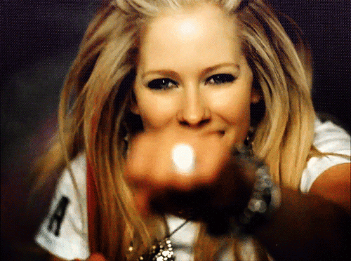 Avril Lavigne Rilis Album Baru "Love Sux", Pop-Punk Princess Kembali!