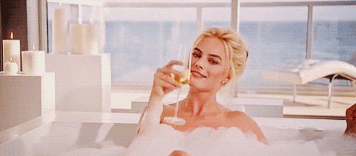 margot robbie dans son bain 