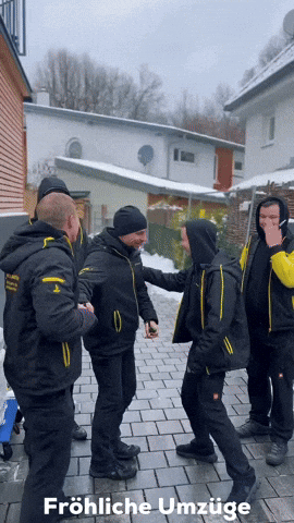Team Moving GIF by Froehliche Umzuege