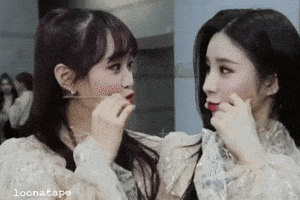 Heejin Loona Chuu GIF