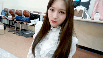 Siyeon Dreamcatcher Gummy Worms Thumb GIF