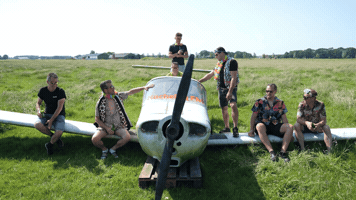 Airplane Flying GIF by Kachel FM