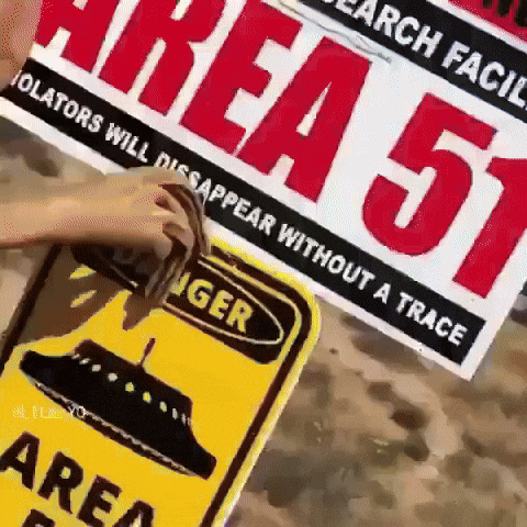 funny alien reazioni divertente area 51 GIF