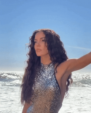Cata Vallejos GIF