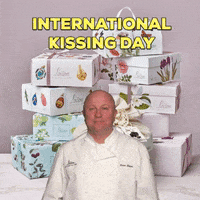 kissing kiss kiss GIF by Loison Pasticceri