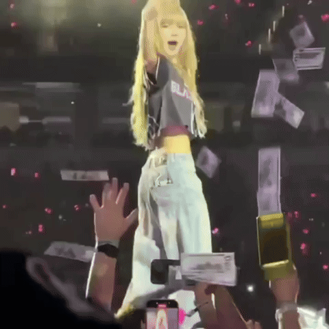 Lisa GIF