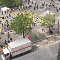 Falun Gong Practitioners Meditate En Masse in New York City