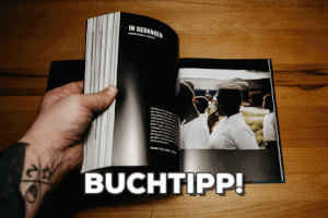 MonsieurMue book GIF