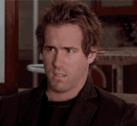 Film gif. Ryan Reynolds als Chris in Just Friends zit in verbijsterde verwarring op een bank. Hij kijkt op alsof hij helderheid zoekt aan het plafond.