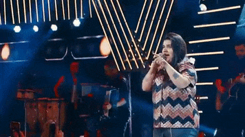 Yasmin Santos GIF