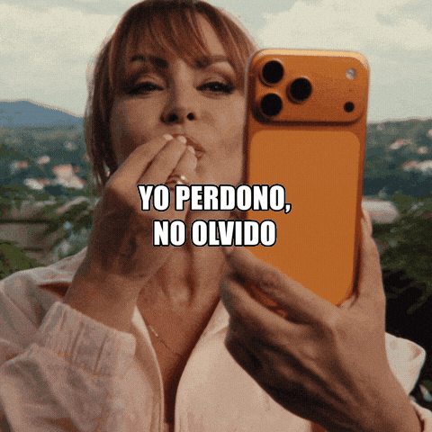 Applememequefuerte58305 GIF