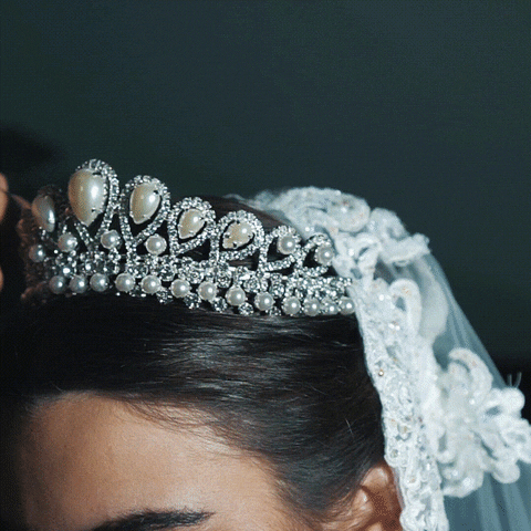 Alisse nuerA GIF