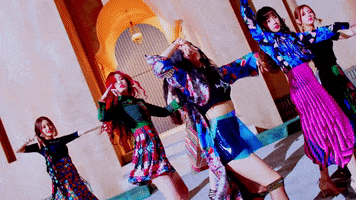 Alone GIF by (G)I-DLE