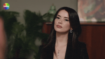 Seray Kaya GIF