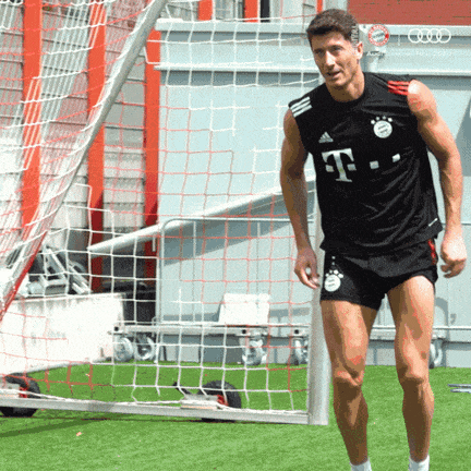 Robert Lewandowski Ball GIF by FC Bayern Munich - Find ...