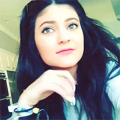 Kylie-jenner-hunt GIFs - Get the best GIF on GIPHY