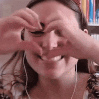 Feehsarzano reaction love heart amor GIF