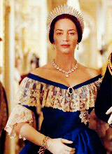 emily blunt costumes perioddramaedit queen victoria the young victoria GIF