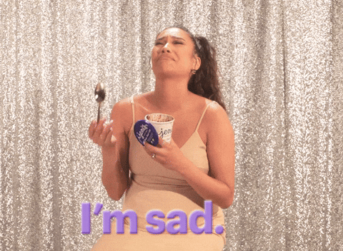 femme qui mange une glace