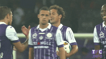 ligue 1 kiss GIF by Toulouse Football Club