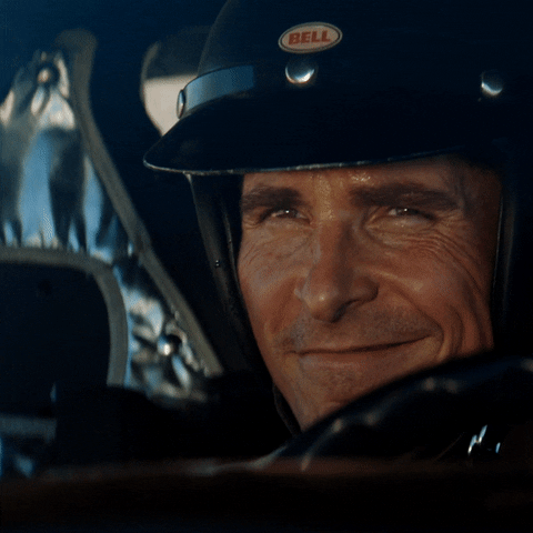 Christian Bale em cena do filme Ford vs Ferrari (2019)