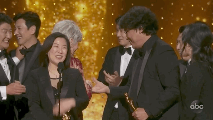 Bong Joon-ho, sang sutradara yang sukses menyabet piala Oscar lewat Parasite baru saja mengkonfirmasi dua film lanjutan dari film tersebut.