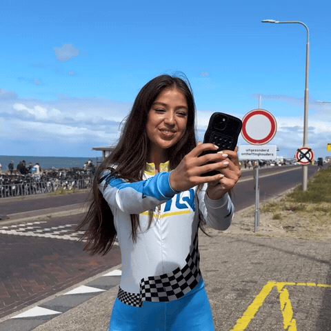 Strike A Pose Good Job GIF by TinQ
