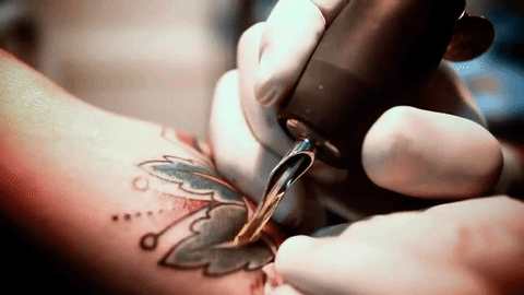 Prawdziwy tatuaż tatuaż z henny czy brak tatuaży