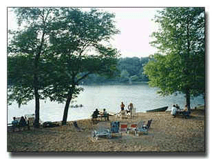 Du sitzt am See mit deiner FreundinFreundAuf einmal kommt ein sexy Herr sexy