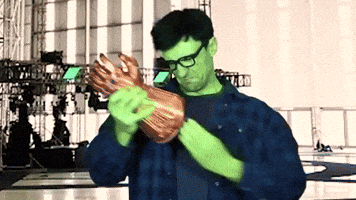 theseanwardshow hulk the hulk fits infinity gauntlet GIF