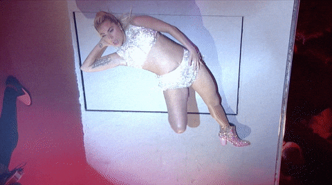 giphy.gif?cid=790b76114aa826c8ed73e33694